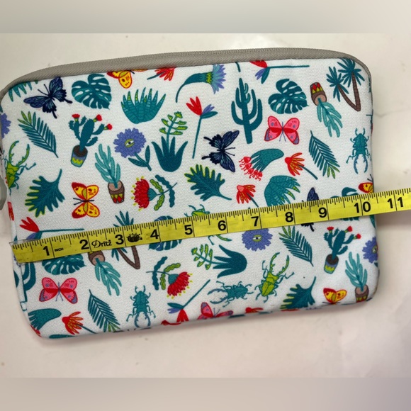 Tomtoc Protective Case for Electronics (small)10 in by 8 in Plants Butterflies - Picture 7 of 8